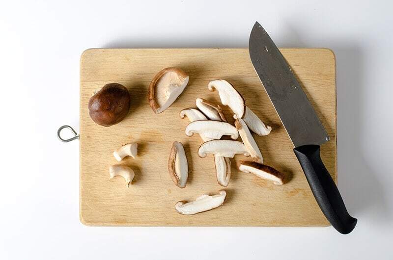 How to properly dry mushrooms: several ways to harvest for the winter