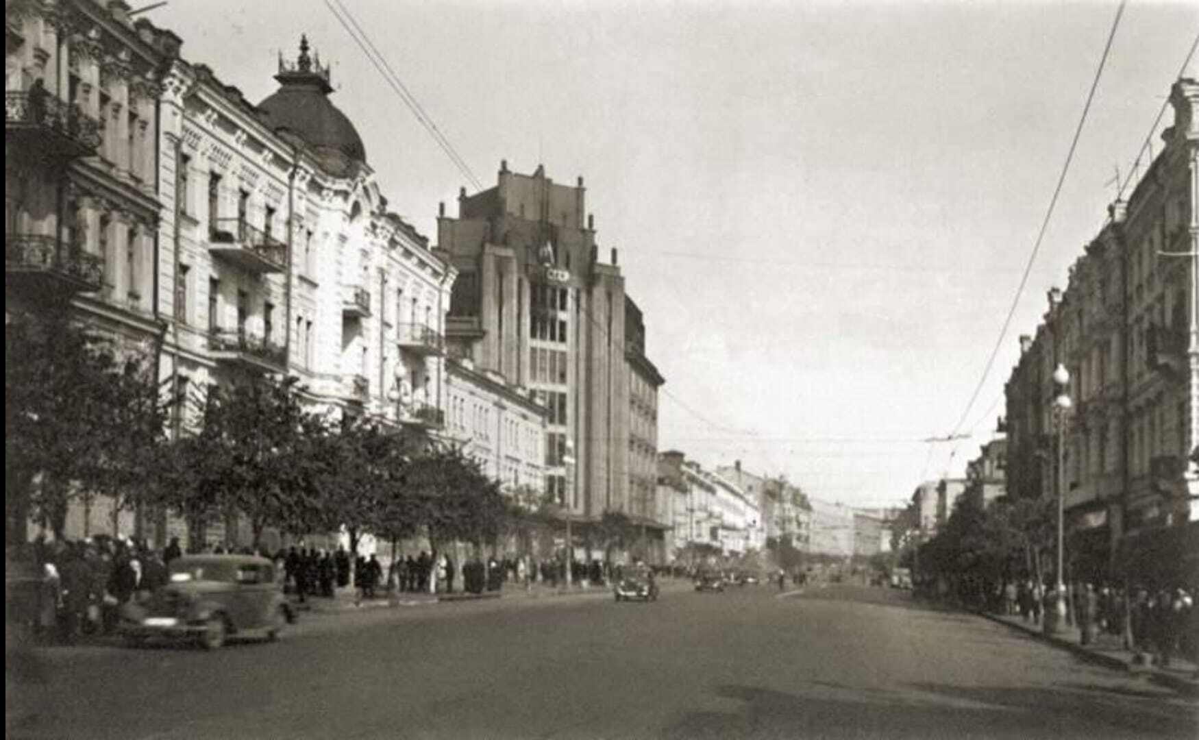 Khreshchatyk in Kyiv before the outbreak of World War II: cinemas, a tram, and even a circus. Archival photos