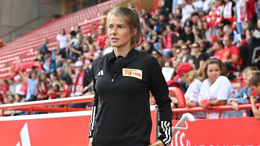 First time in history. A German beauty became the coach of a men's soccer club in the Bundesliga. Photo