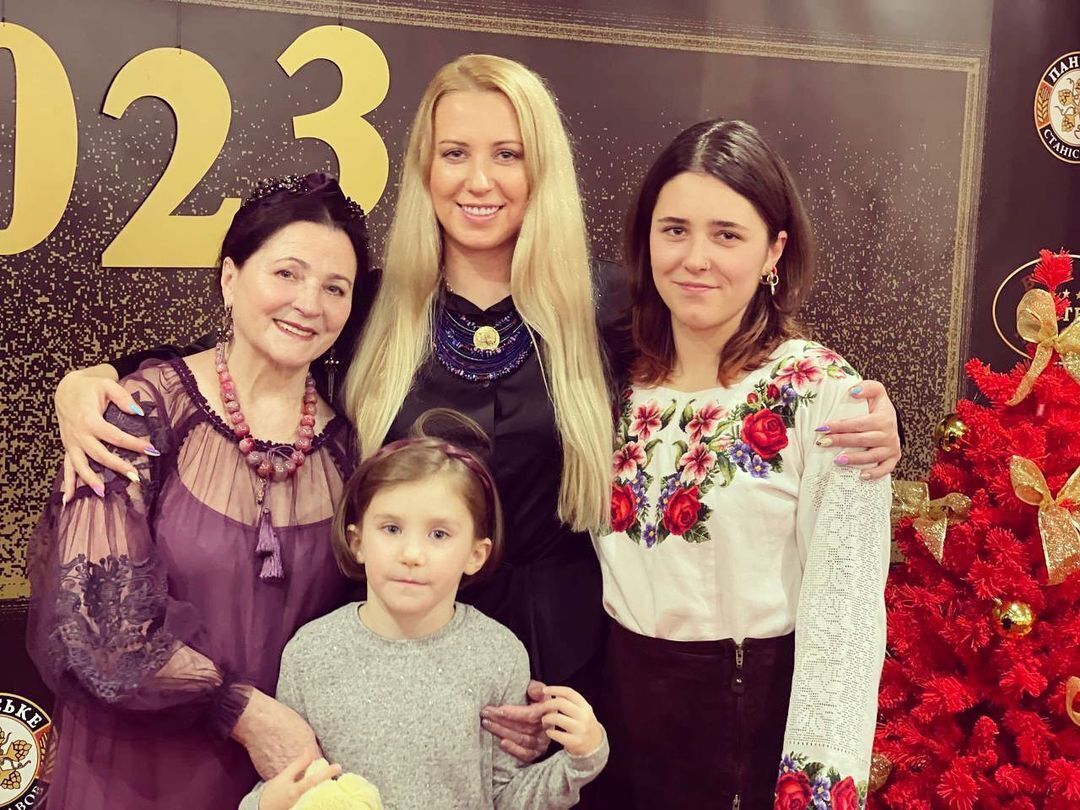 Tonya Matvienko at 17 and Katya Osadcha at 19: Ukrainian stars who became moms early