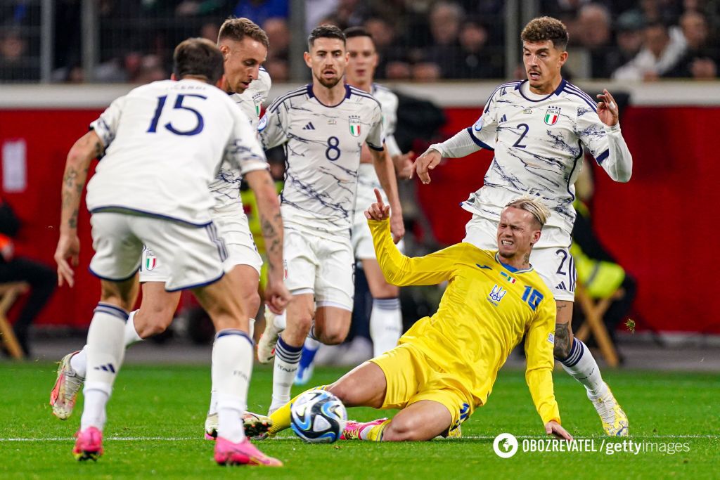 Karny czy nie? Wideo z najbardziej skandalicznego momentu meczu Ukraina - Włochy z upadkiem Mudryka