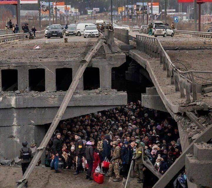 Irpin's ''Road of Life'': a bridge was opened in Romanivka to replace the one blown up in February 2012