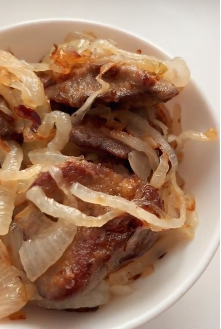 Cooked liver with onions