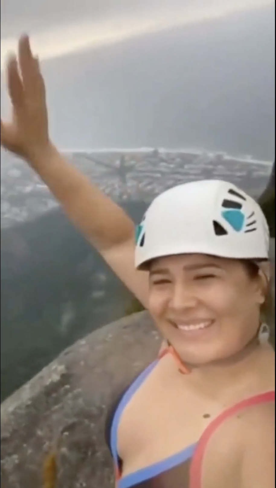 36-letni przewodnik zginął rażony piorunem na szczycie klifu: turysta przypadkowo sfilmował jego ostatnie chwile