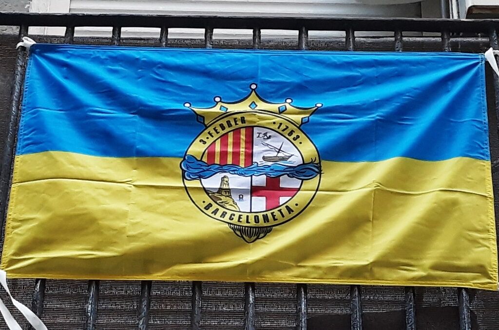 It has nothing to do with Ukraine: why many Barcelona residents hang blue and yellow flags on their balconies