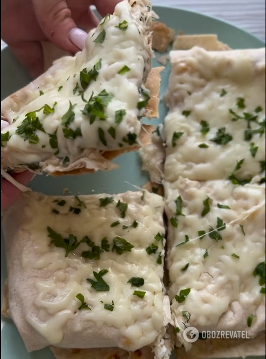 Lazy cheese pita pizza in minutes: cooked in a skillet