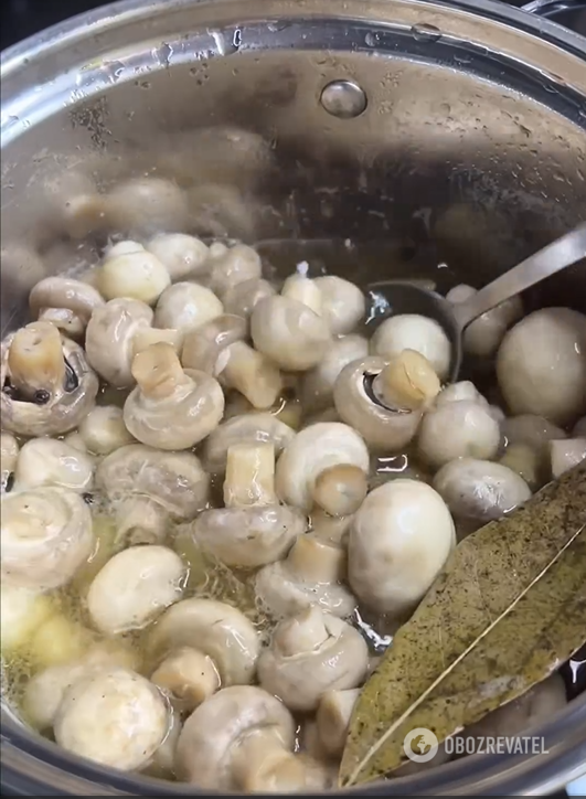 Marinated champignons in 10 minutes: perfect appetizer for a festive table