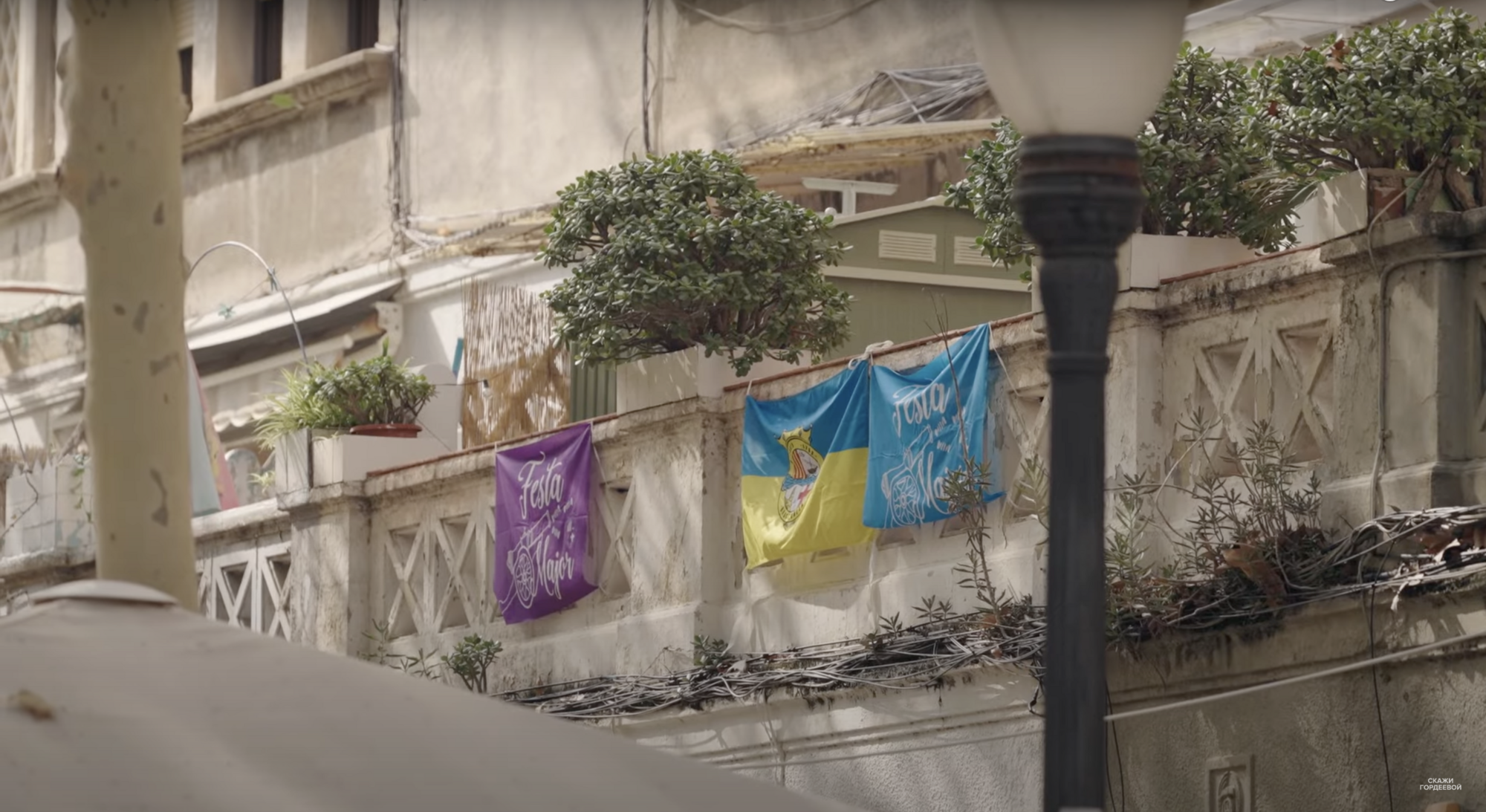 It has nothing to do with Ukraine: why many Barcelona residents hang blue and yellow flags on their balconies