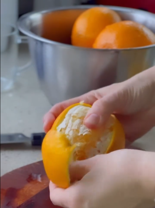 How to make homemade candied orange peels: can be added to tea and baked goods