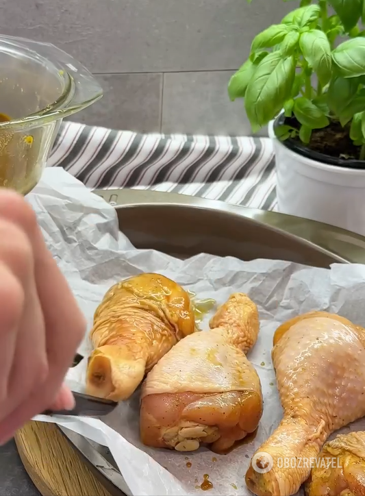 How to marinate drumsticks to make them juicy and crispy: the simplest technology