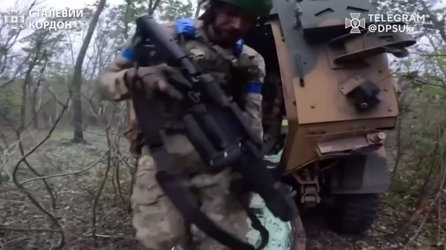 Ukrainian border guards have advanced deep into the enemy's defenses and occupied forward positions on the Svatovo direction. Video