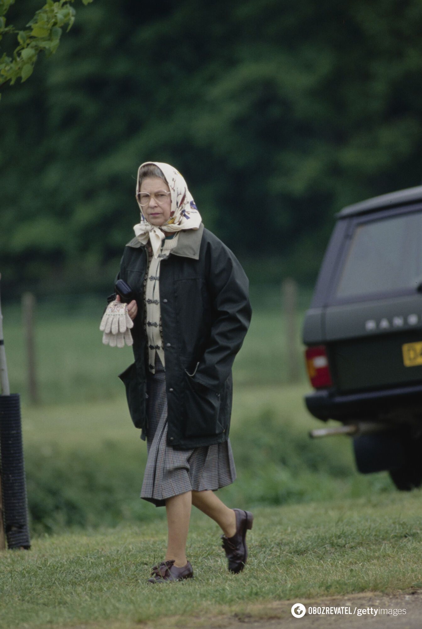 Jak wyglądała ulubiona kurtka Elżbiety II: królowa nosiła ją przez ponad 25 lat. Zdjęcie