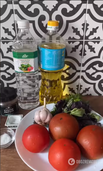 Szybkie marynowane pomidory: jak zrobić pikantną przekąskę