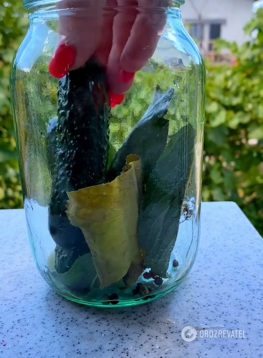 How to pickle cucumbers for the winter using dry sterilization method