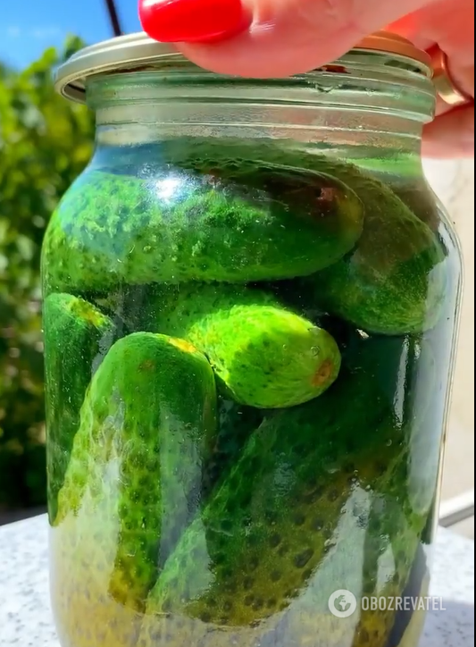 How to pickle cucumbers for the winter using dry sterilization method