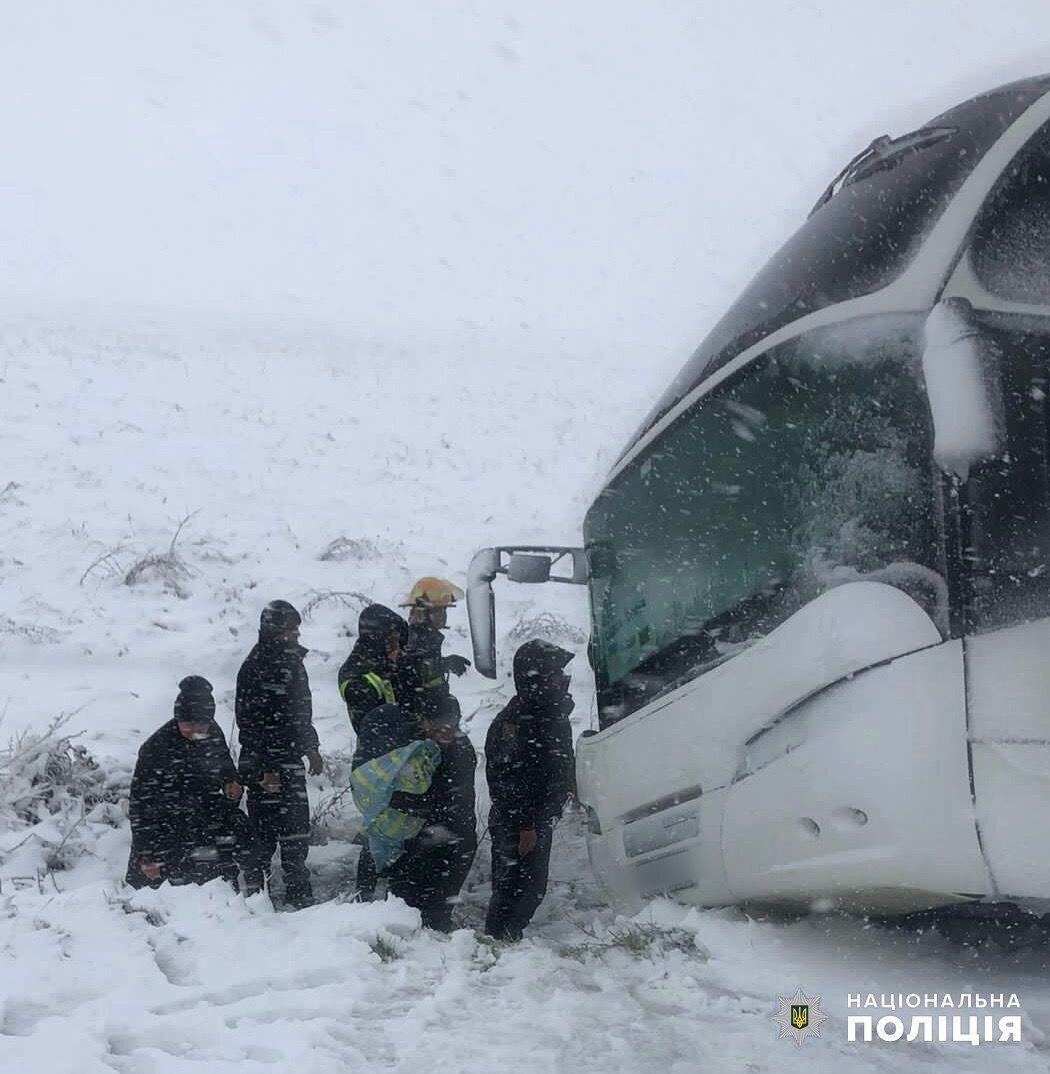 Snow apocalypse in Odesa region: Odesa-Reni highway blocked, roads and streets in chaos