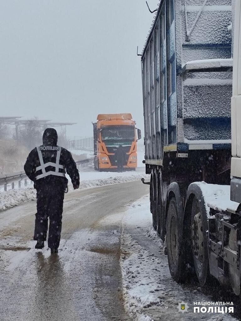 Prawie pięćdziesiąt wypadków w regionie Odessy w ciągu kilku godzin opadów śniegu: szczegóły