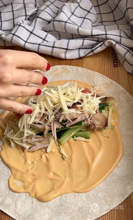 Basic pita bread roll for a hearty breakfast: with meat and vegetables