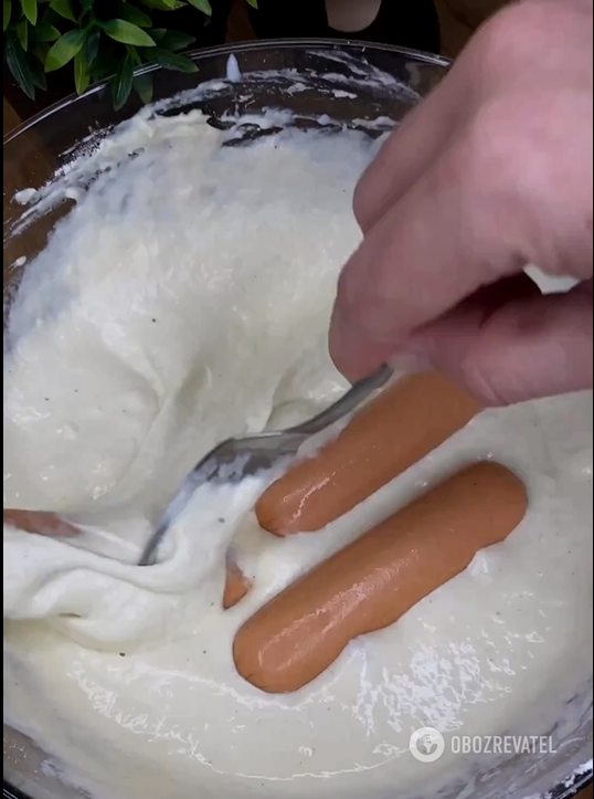 Basic sausages in dough in 5 minutes: both children and adults will like it