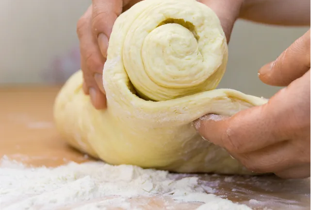 What to do with the dough before baking to make it elastic: a simple lifehack