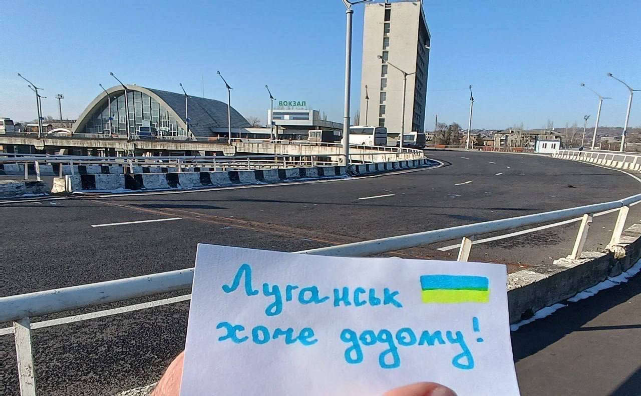 ''Luhansk wants to go home'': Ukrainian activists held another flash mob in the occupied city. Photo