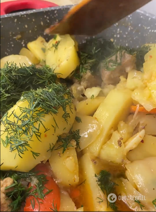 Gulasz z ziemniakami i mięsem: opcja na lunch dla całej rodziny