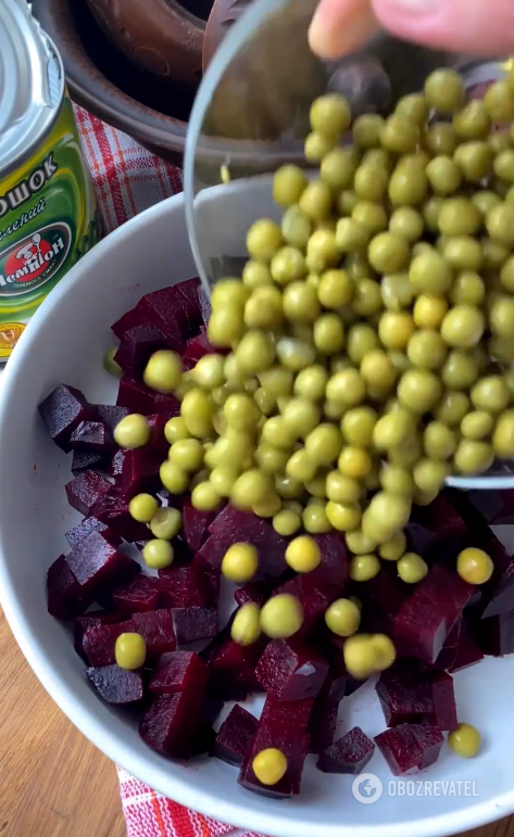 Simple beet and green peas salad that is tastier than vinaigrette