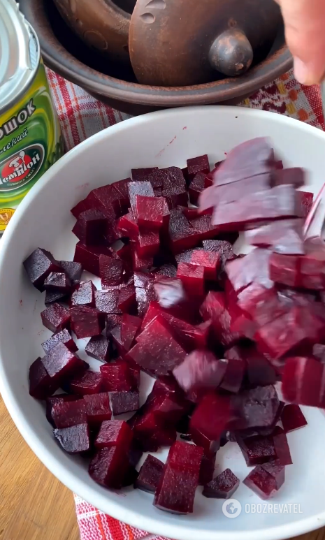 Simple beet and green peas salad that is tastier than vinaigrette