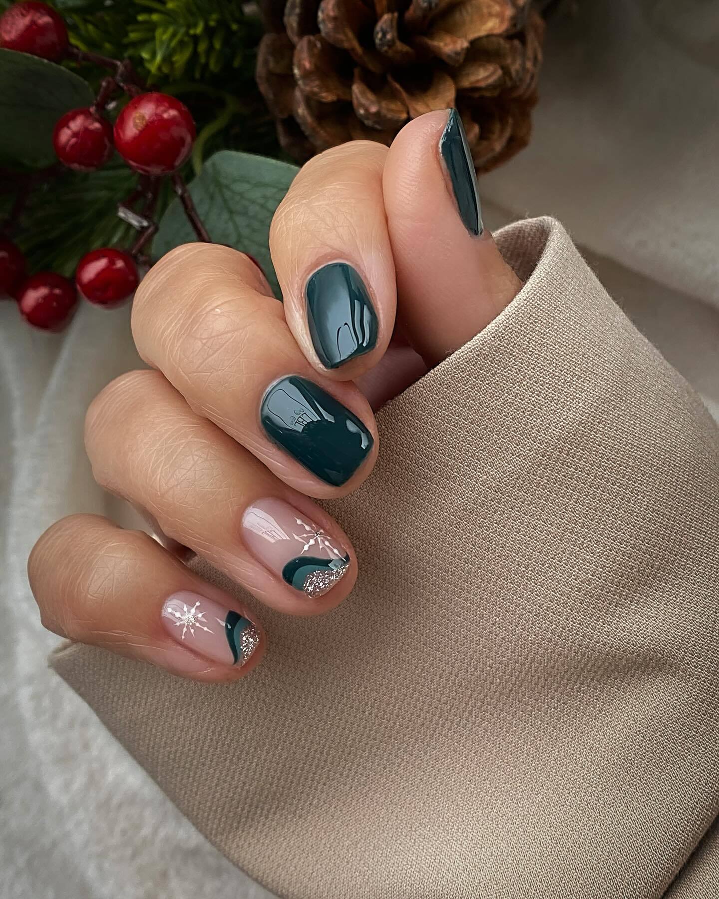 What manicure to do for Christmas: 7 interesting ideas for those who like to receive compliments