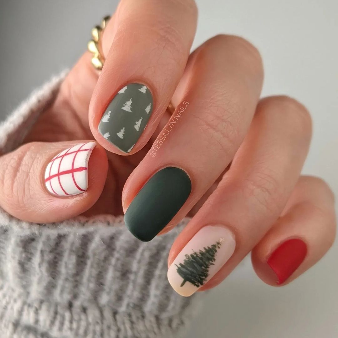 What manicure to do for Christmas: 7 interesting ideas for those who like to receive compliments