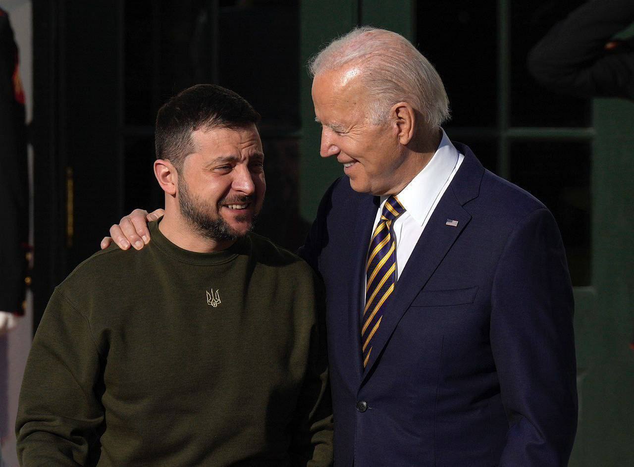 Biden in a blue-and-yellow tie, and Zelenskyi in khaki: what the images of the presidents of the United States and Ukraine symbolized
