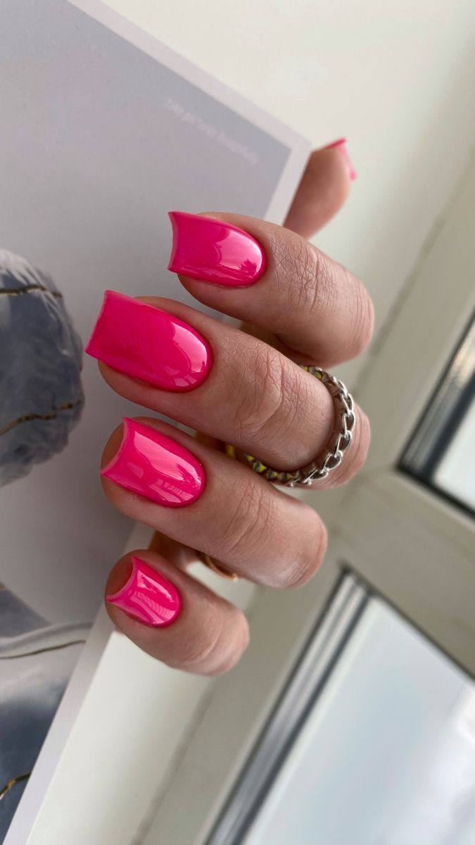 Five manicure options that will make wide nails graceful: the effect will pleasantly surprise. Photo