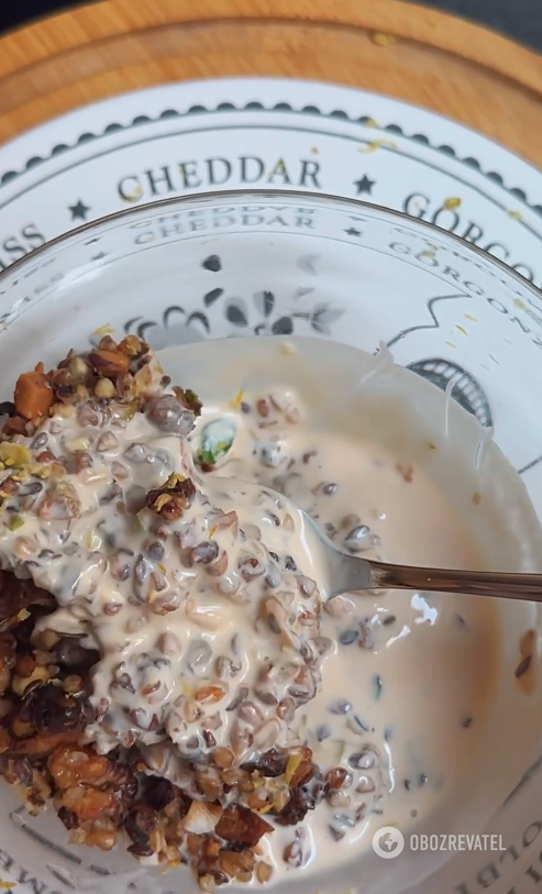 Jak zrobić domową granolę gryczaną: pyszna do jedzenia z jogurtem