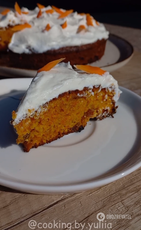 Juicy carrot cake with cream: the dough is very fluffy