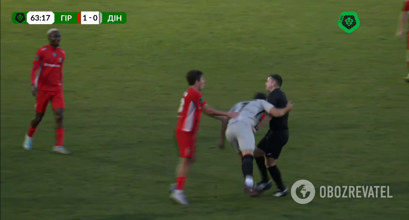 Ukrainian football player went crazy during the First League match, attacking the referee