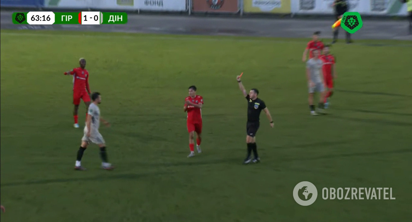 Ukrainian football player went crazy during the First League match, attacking the referee