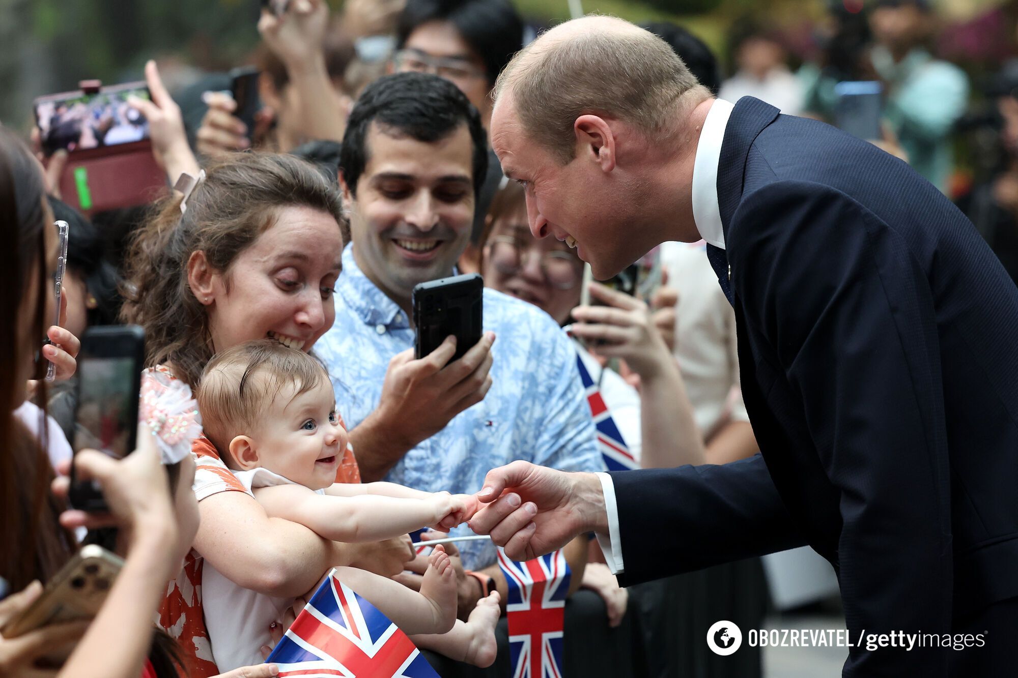 An eight-month-old baby bit Prince William's finger: a funny moment went viral