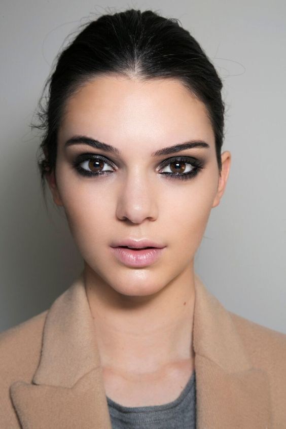 Never do this: 10 makeup tricks that men hate