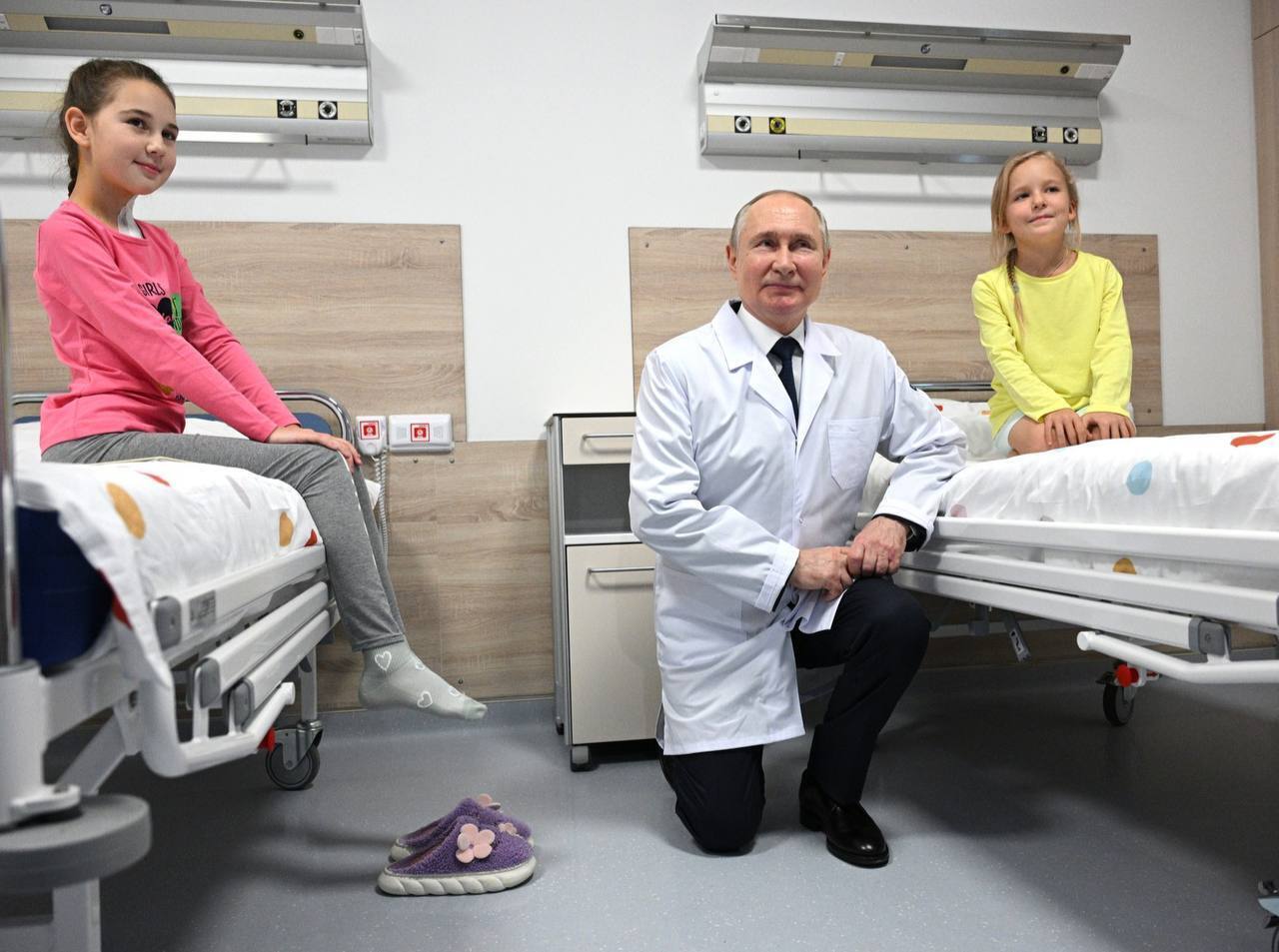 Kneeling down and giving a helicopter toy as a gift, Putin staged a ''circus'' with children at the medical center and was mocked on the internet. Video