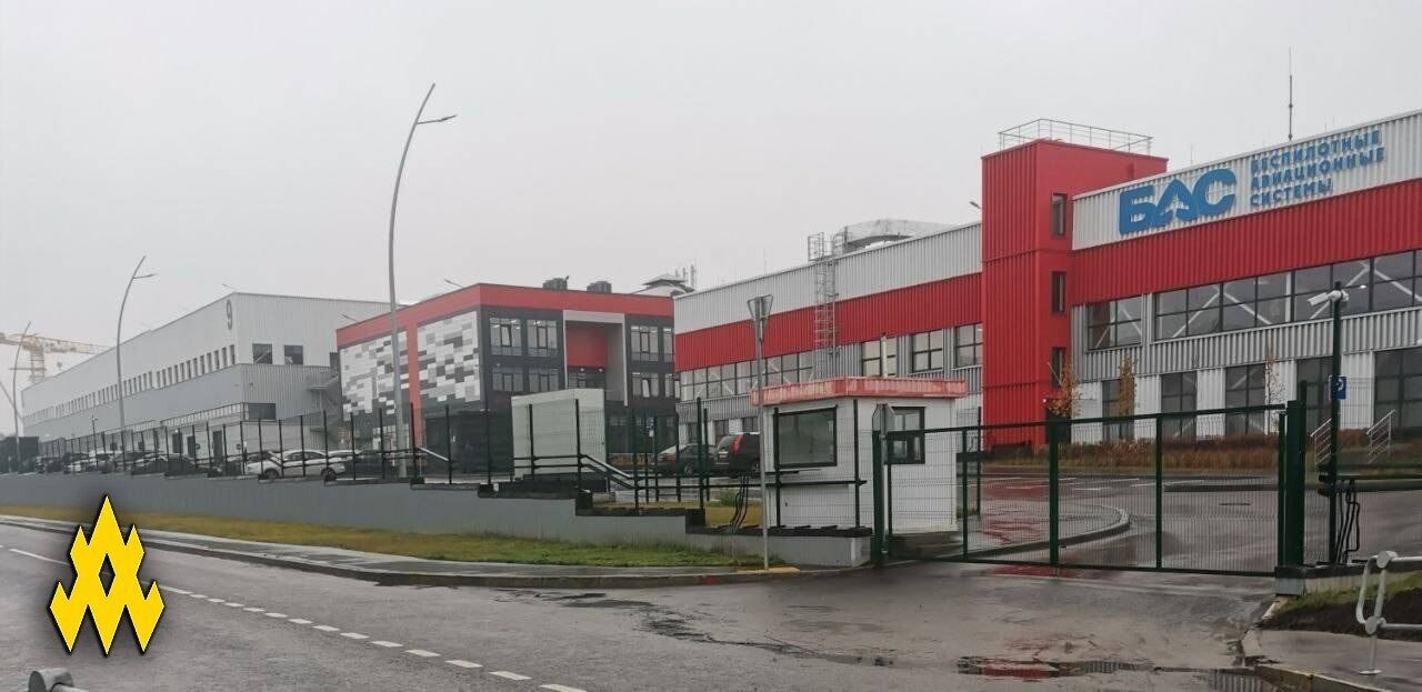 Agenci Atesh przeniknęli do fabryki rakiet w Moskwie, gdzie okupanci planują testy pod przykrywką cywilów. Zdjęcie