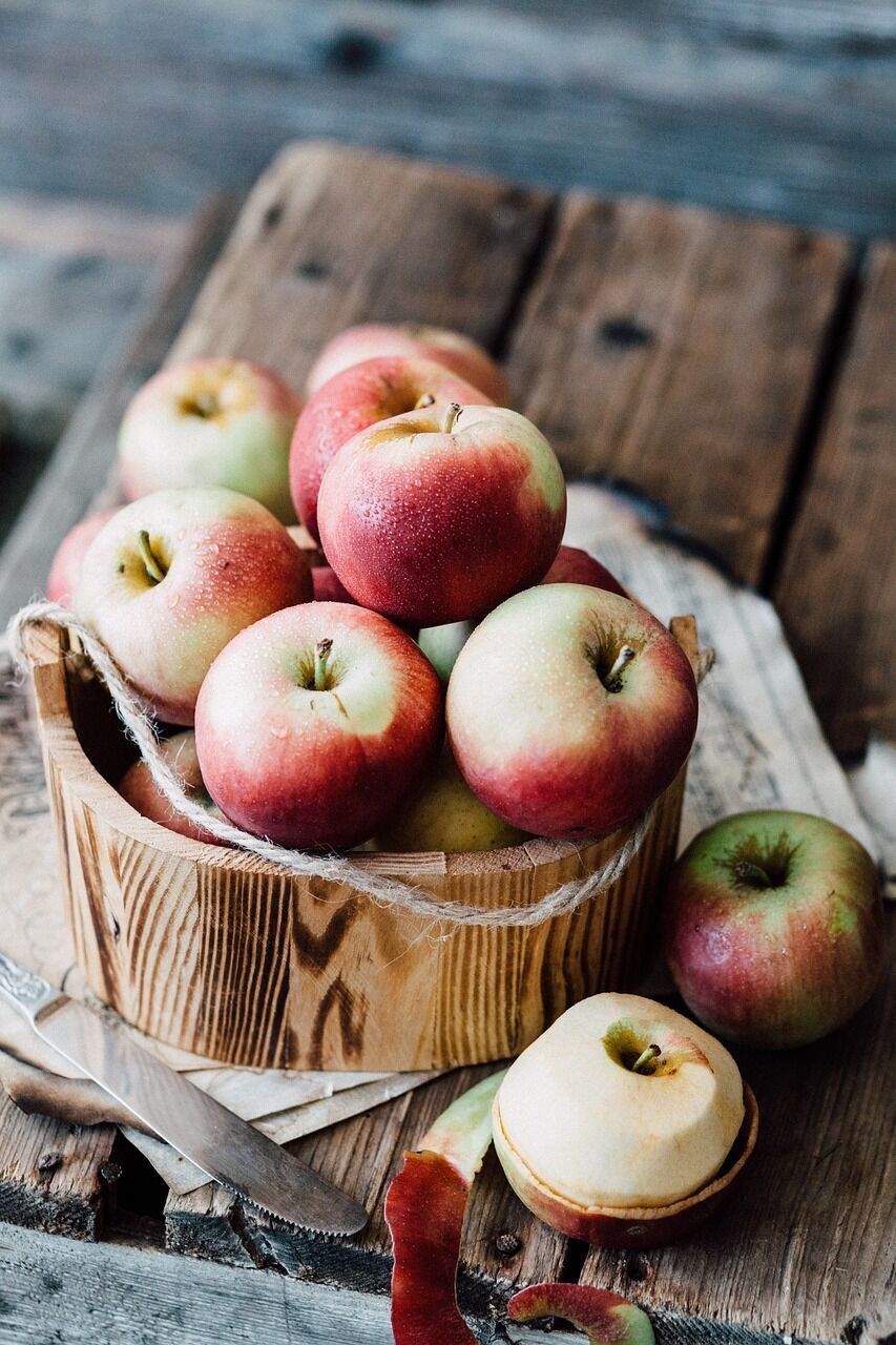 Delicious apple pancakes with oatmeal: no need to add flour