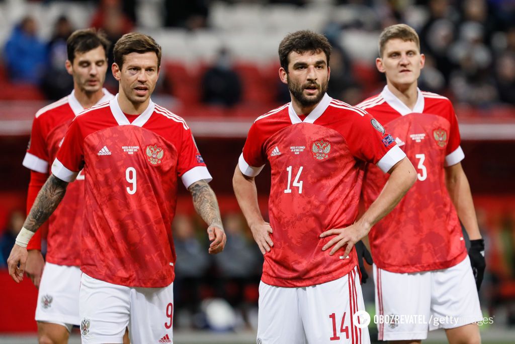 Russian national soccer team expelled from the League of Nations.