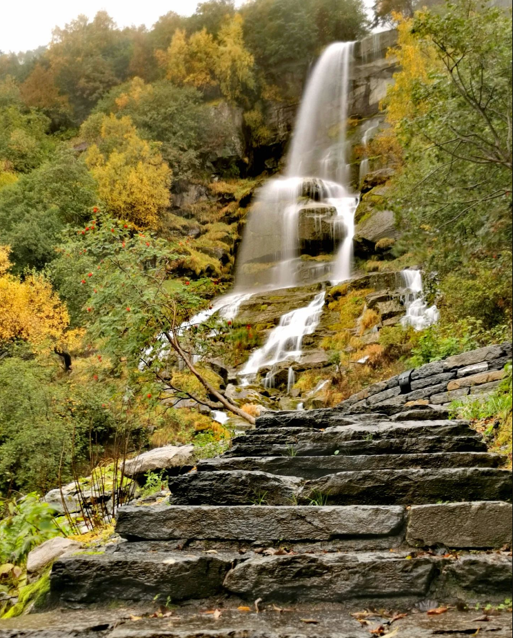 Nie można oderwać wzroku: 7 najpiękniejszych wodospadów w Europie