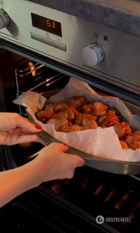 The most delicious golden wings in soy sauce and honey marinade: baked in the oven