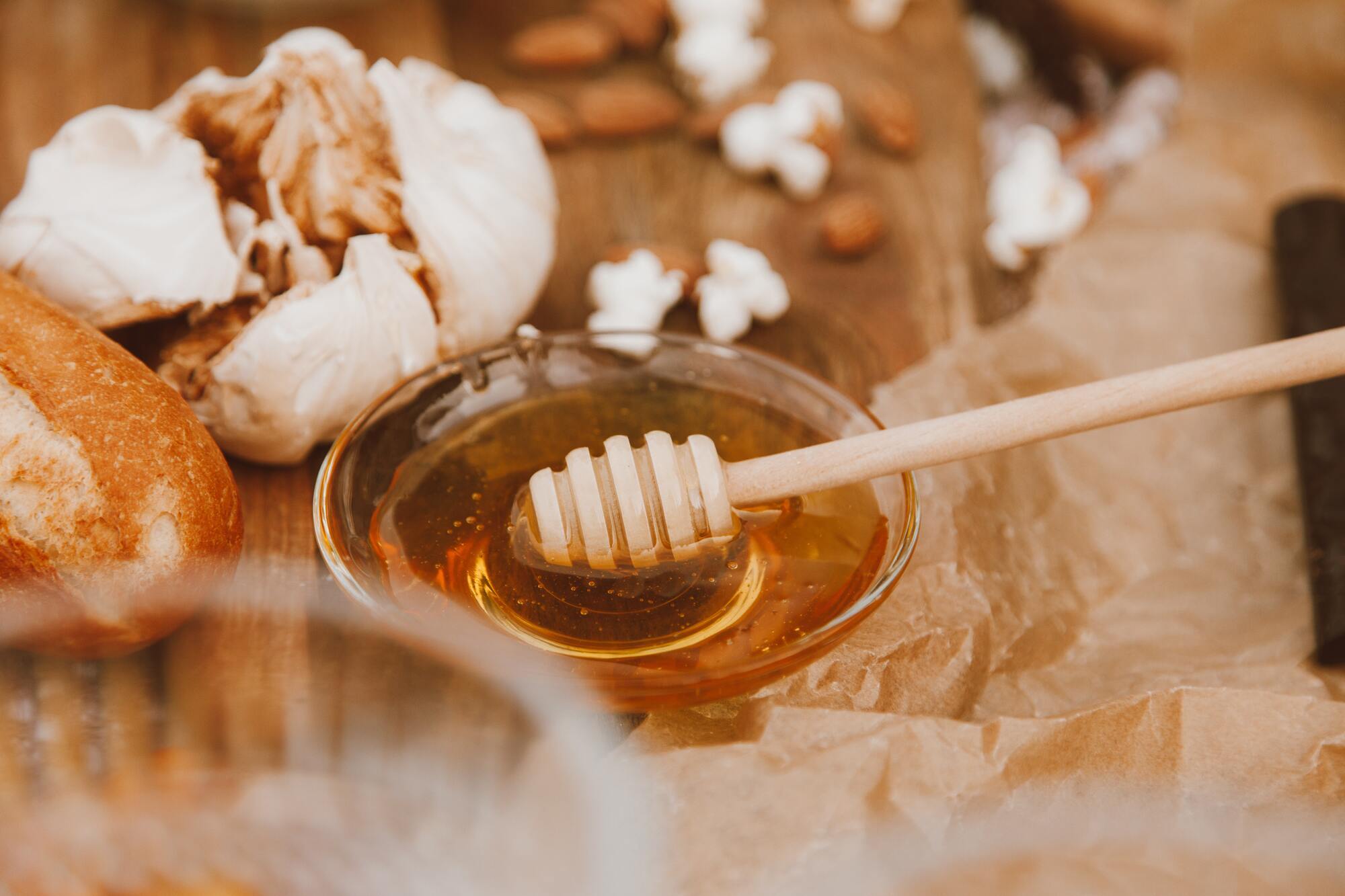 Why you shouldn't bake with honey: how to add the product to a dish