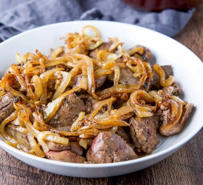 Fried chicken liver with onions