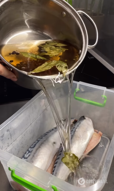 Makrela w pikantnej marynacie: może być przechowywana w lodówce przez długi czas