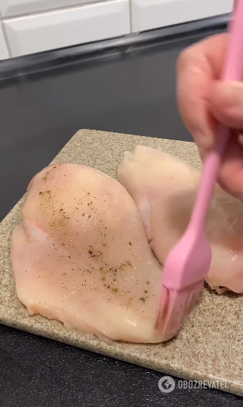 How to cook chicken fillet to make it juicy: we share the technology
