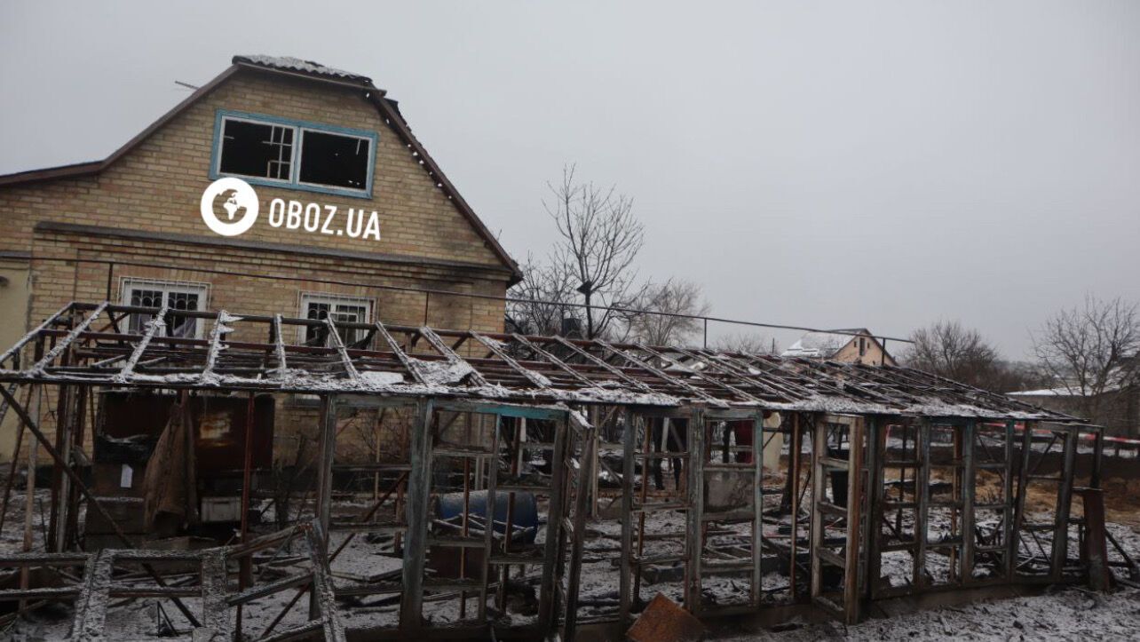 Głęboki na cztery metry krater i zniszczony dom: nowe zdjęcia i filmy przedstawiające skutki ataku rakietowego z 11 grudnia na Kijów