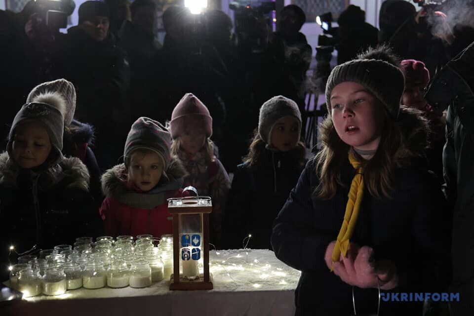 The Peace Light of Bethlehem has arrived in Ukraine: it was handed over to the military and volunteers in St. Sophia of Kyiv. Photo.